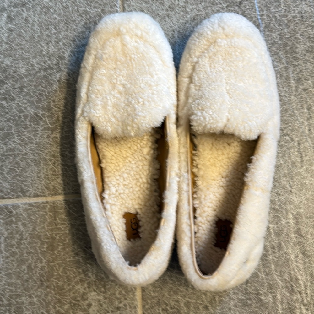 UGG Hailey Fluff Loafer Shoe sheepskin Leather Foam Footbed Cream New!